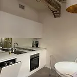 Borgo Degli Studi 7 아파트 *