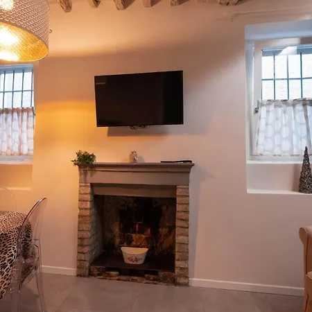 Borgo Degli Studi 7 Apartment