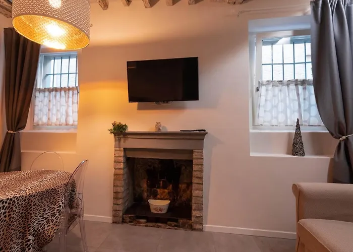 Borgo Degli Studi 7 Apartamento